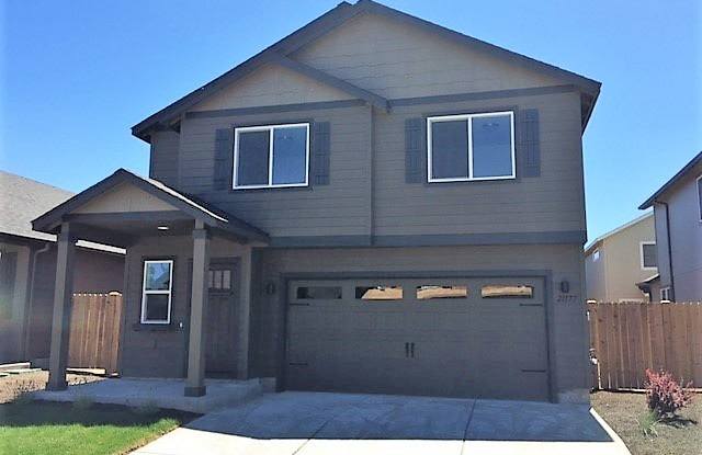 Beautiful 3 Bed/2.5 Bath Home in SE Bend - Azalia Ave