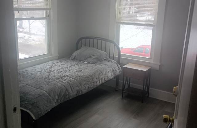 Photo of 756 Roselawn Avenue