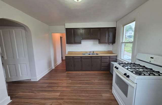 4 bedroom 1 bathroom apartment for rent in Clairton PA