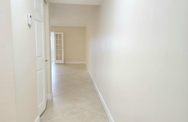 3178 Via Poinciana 402