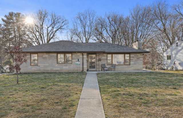 Beautiful 3 bedroom house on Bloomington's Eastside - Available Now!