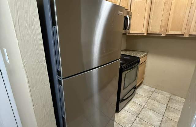 931 N Euclid Ave #216