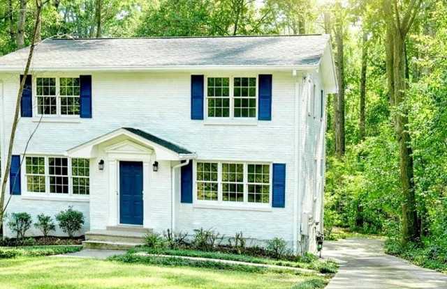 1127 Clifton Road NE