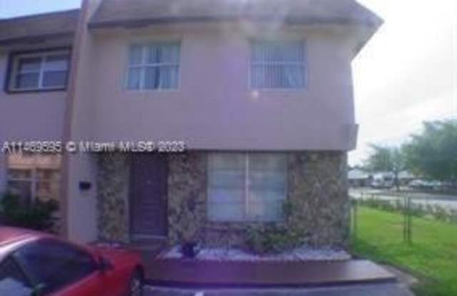 6536 SW 41st St - 6536 Southwest 41st Street, Davie, FL 33314