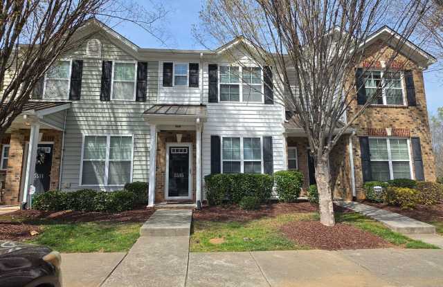 ****** $200 OFF FIRST FULL MONTH OF RENT!! ******