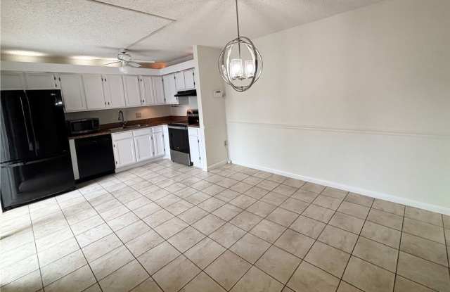 5201 Cedarbend Drive unit: 2