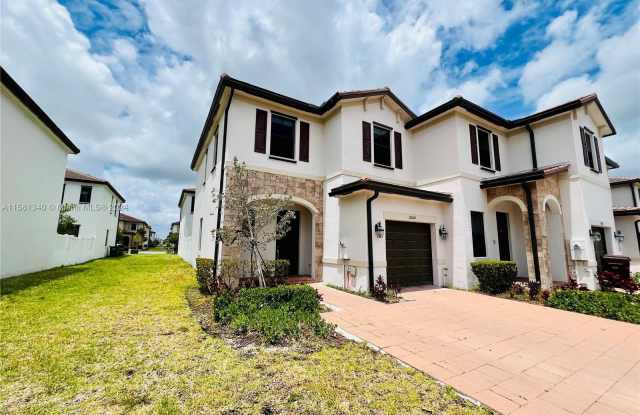 11004 W 33rd Ct