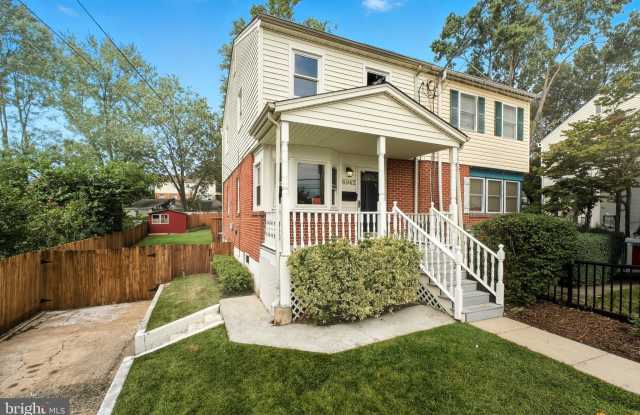 Photo of 6942 UNIVERSITY Drive