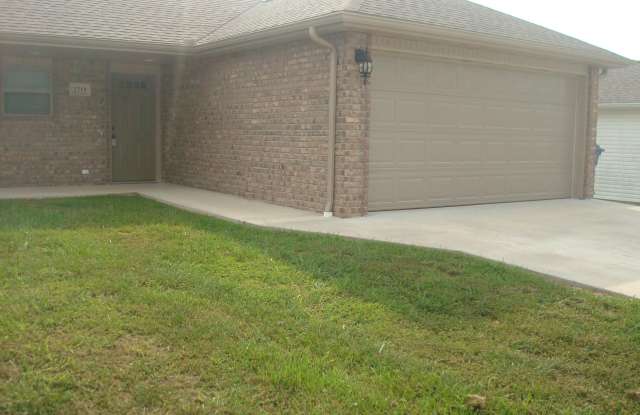 2719 Neosho Heights Circle