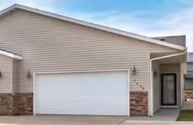 Lovely Townhouse in Great Location