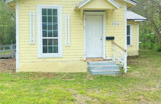 305 4th Street SW