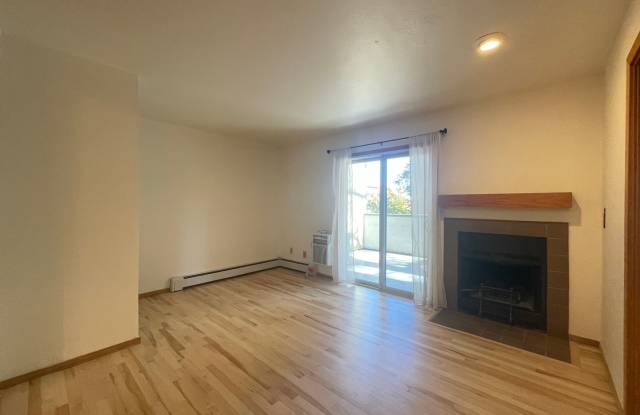 Adorable One Bedroom Condo Available In Central Boulder Location
