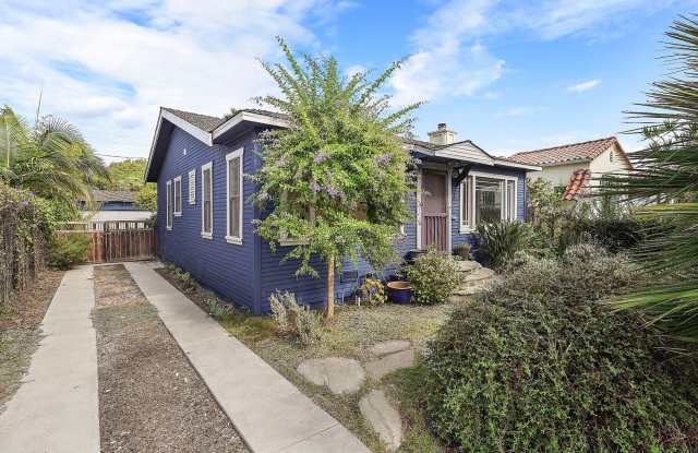 Enchanting Bungalow w/English Flower Garden in Venice- 2 Bedrooms 1 Bath