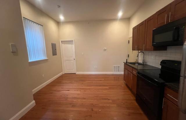 4706 CHESTNUT Street unit: 4B