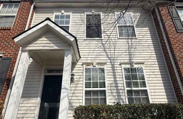 Three Bedroom Townhouse in Regent Park! **Rent Special: 1/2 Off the First Full Month of Rent**