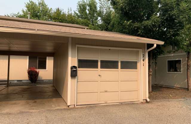 Photo of Move in special! $1095.00 for December 2025 and $1495 per month for the remainder of the first lease period