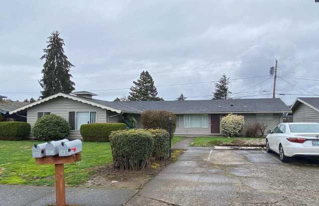 Photo of 1897 32nd Pl NE