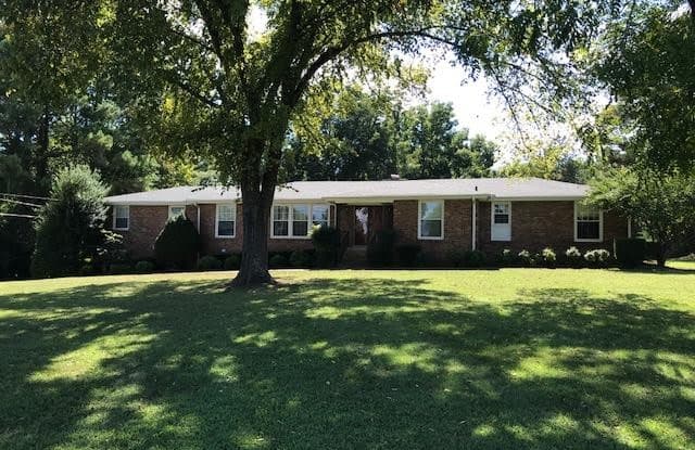 128 Country Club Dr - 128 Country Club Drive, Hendersonville, TN 37075