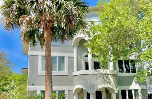 2066 BEACH AVE