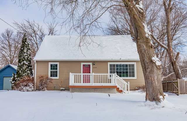 FENCED IN YARD! 3 Bedroom Home in Beaverdale.