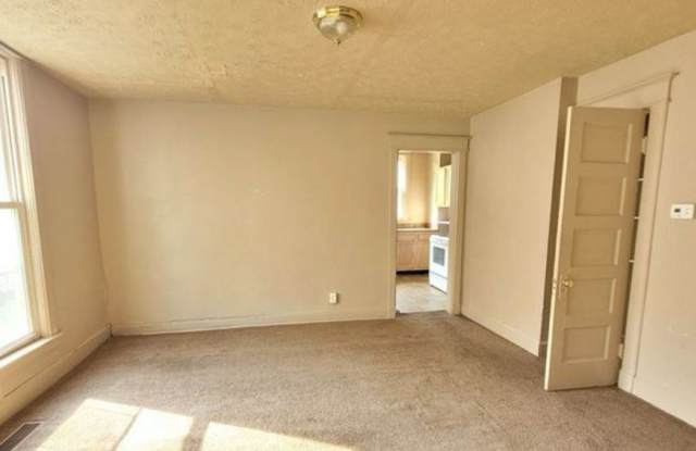 DUPLEX...3 Bed 1.5 Bath