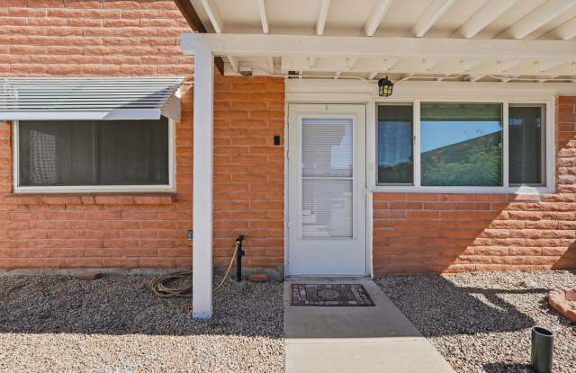 288 N Calle Del Santo