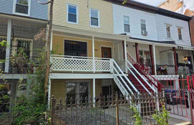 1004 GIRARD Street NW