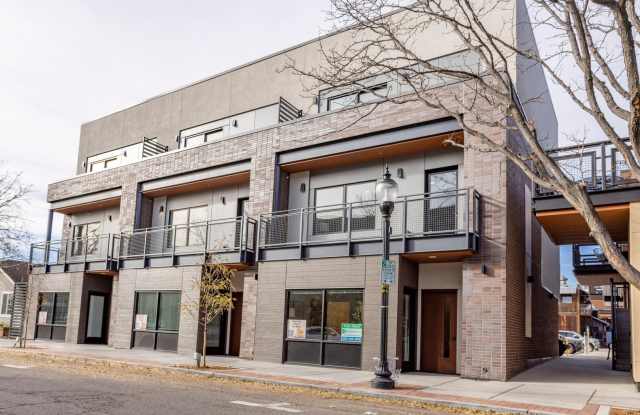 Stunning 3-Story Townhome in Oldtown Louisville