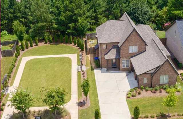 Charming 4BR, 2.5Bath House in Hoover