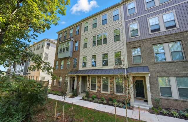 Photo of 709 Thomas Ln #B