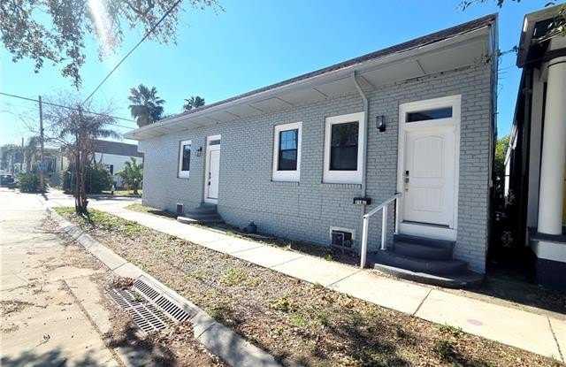 2102 JOSEPHINE Street