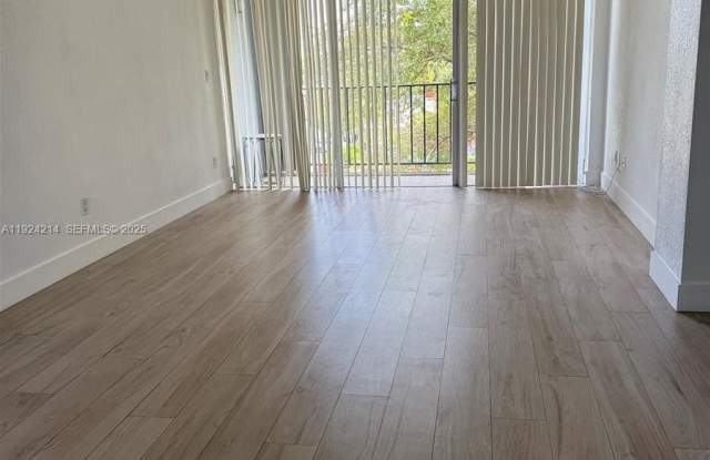 100 Fontainebleau Blvd