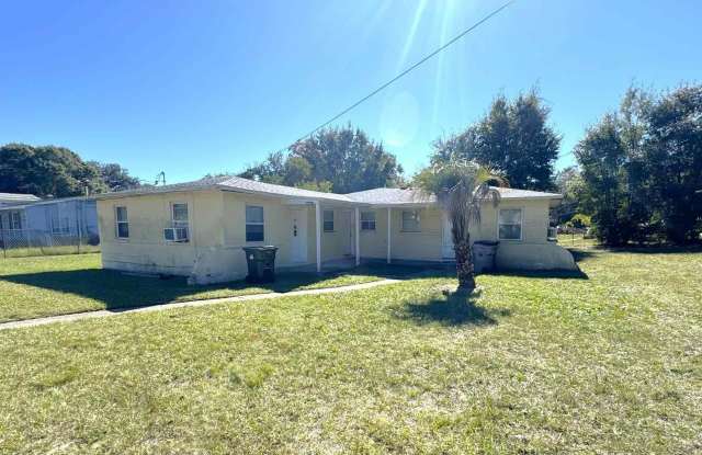 2 Ellis Dr