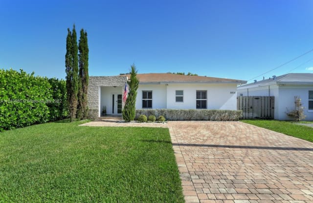 8836 SW 126 St - 8836 SW 126 St, Kendall, FL 33176