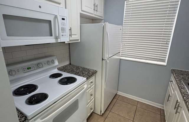 2 Bed 2 Bath First Floor Apartment Near Downtown Eustis