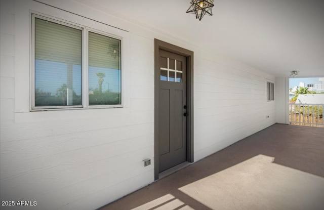 Photo of 1338 W MONROE Street unit: W