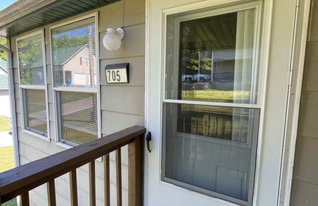 3 Bedroom Duplex in Ozark!