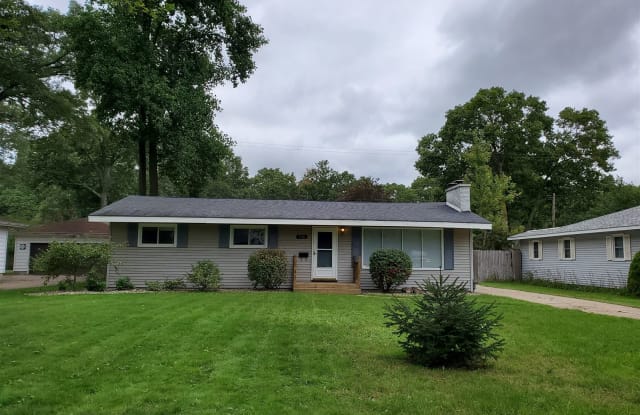 736 Moulton Ave - 736 Moulton Avenue, North Muskegon, MI 49445