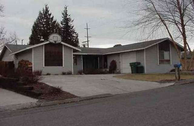 55th Ave 3+ bedroom with attached oversized 1 car garage