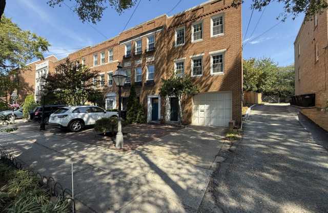 4431 MacArthur Blvd NW