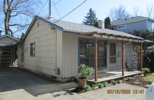 218 SE 88TH AVE - 218 Southeast 88th Avenue, Portland, OR 97216