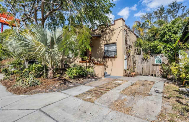 2325 W GREEN Street