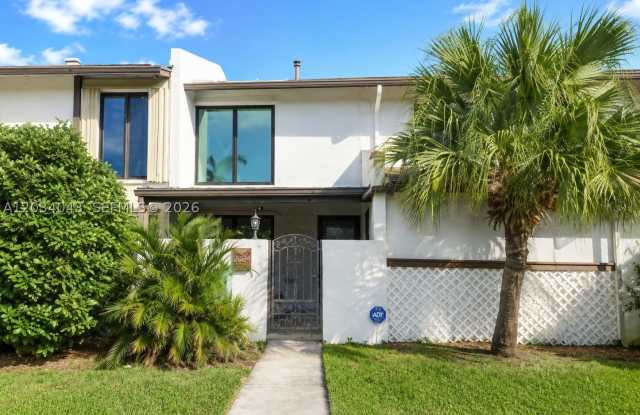6521 SW 114th Ave