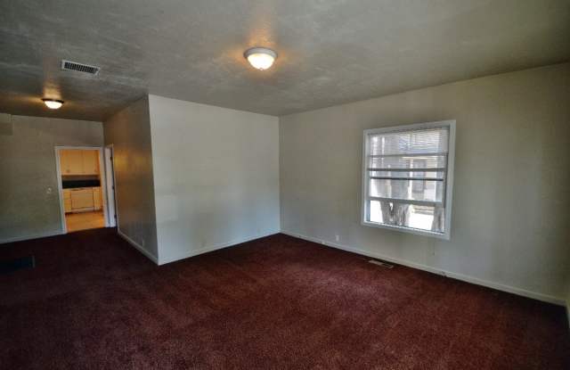 RESERVE NOW for FALL 2026-2027 / 518 W 6th St / $870 per-bdrm