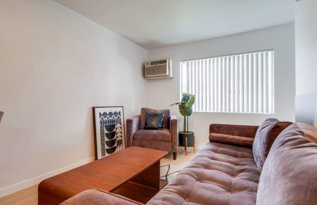 Photo of 14235 Vanowen St