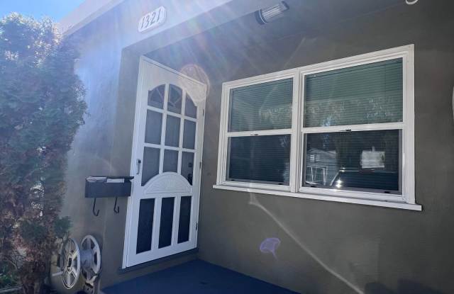 BRIGHT & SPACIOUS 1 BEDROOM/1 BATH AVAILABLE TO RENT IN HAYWARD!!!!