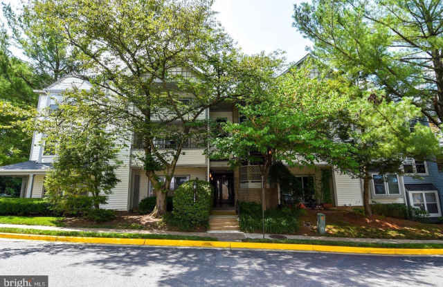 Sunny and spacious top floor unit featuring an open floor plan perfect for entertaining!