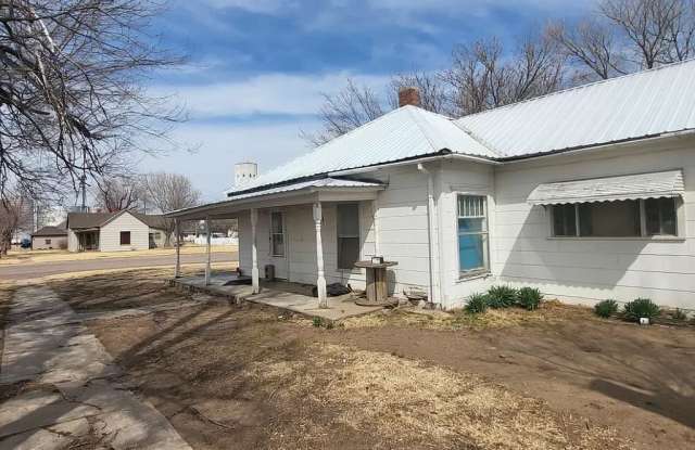 122 N Ford Ave - 122 North Ford Avenue, Bucklin, KS 67834