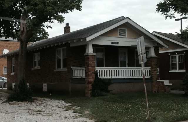Photo of 3 bed, 1 bath house just steps from Missouri State University