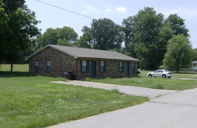 146 Indiana Avenue - 146 Indiana Avenue, Oak Grove, KY 42262